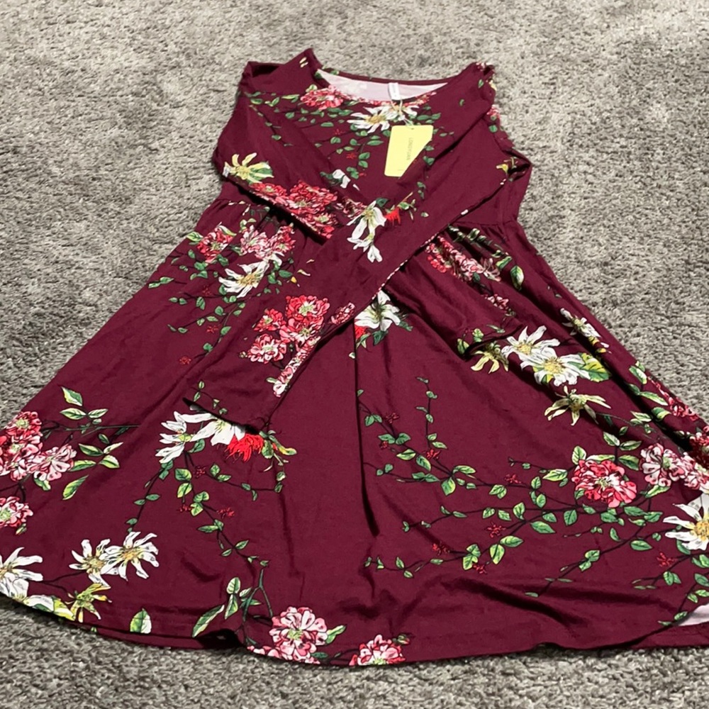 Never worn long sleeved dress with pockets!